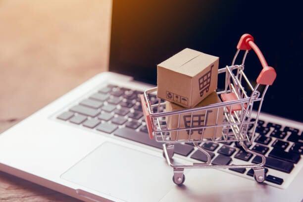 كيف يؤثر الشحن الجوي على التجارة الإلكترونية؟